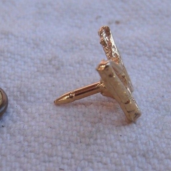 Vintage Goldtone Butterfly Tie Tack Lapel Pin - Picture 7 of 8